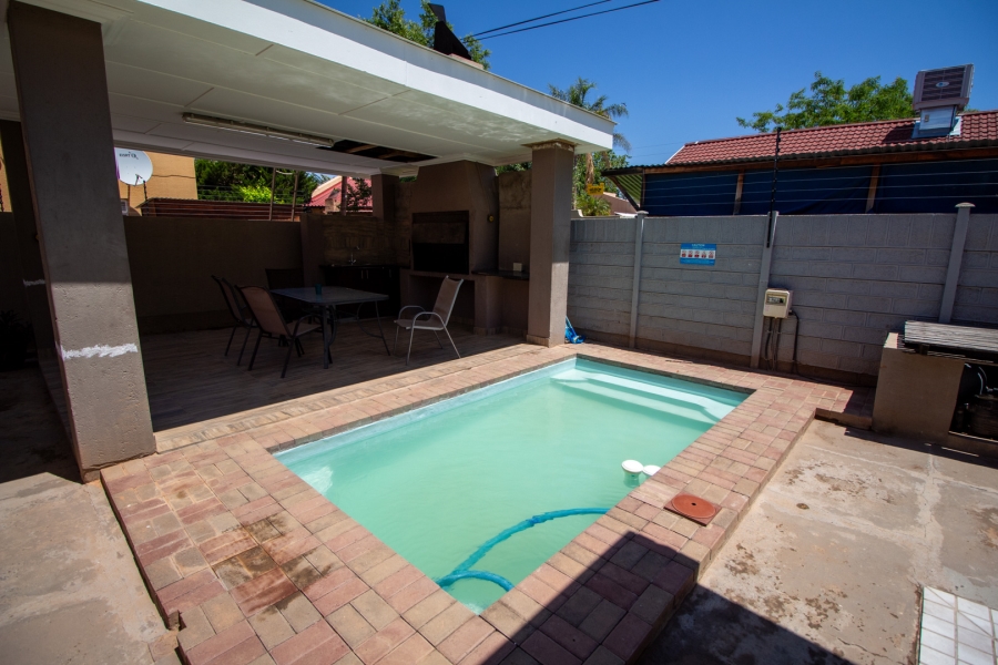 8 Bedroom Property for Sale in Flora Park Northern Cape